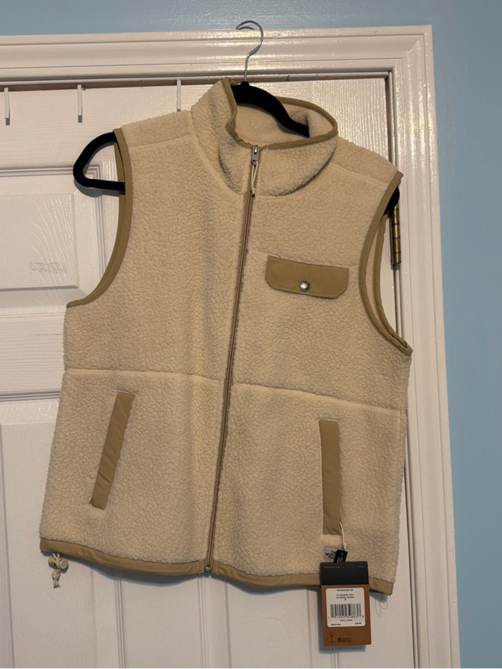 NWT North Face Sherpa Fleece Vest, size Medium